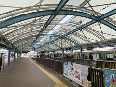 70分ほどで片瀬江ノ島駅に到着しました。
混雑はしていませんでしたが、江の島を目指す人たちは多く、最終的には結構な人数がこの駅で下車していました。