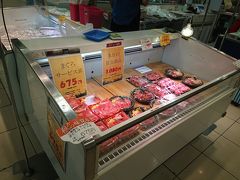 花山温泉を送迎バスで出て、和歌山駅へ。
JRに隣接する　で、お昼のお弁当をゲット。
また、まぐろ(笑)
だって、せっかくだし…