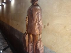 壁にめり込んだ人
発見！