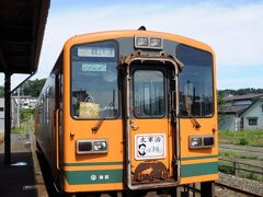 10時13分に津軽中里駅に到着。
津軽鉄道は日本最北の私鉄なので、ここ津軽中里駅は最北の私鉄の駅ということになる。
薄暗く荒涼とした感じを想像していたが、明るい日差しが降り注ぎ、爽やかな高原の駅のようだった。