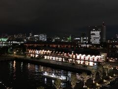 ホテルの目の前の、マリン＆ウォークの夜景。
奥の赤レンガとあっていて　美しい。