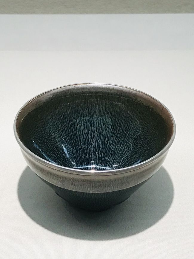 天目茶わん+彩金は銀魚をはめる 油滴天目茶碗 覆輪銀塗仕上げ 定一