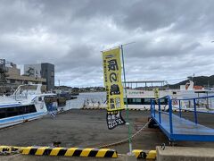 宿をチェックアウトして、いざ勝本港へ。
緩いカーブも多いけれど、壱岐の道は走りやすい。

辰の島遊覧
遊覧だけなら1,500円、辰の島に上陸するなら2,000円。
