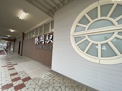 鶴岡駅。駅ナカにお土産屋さんもありました。