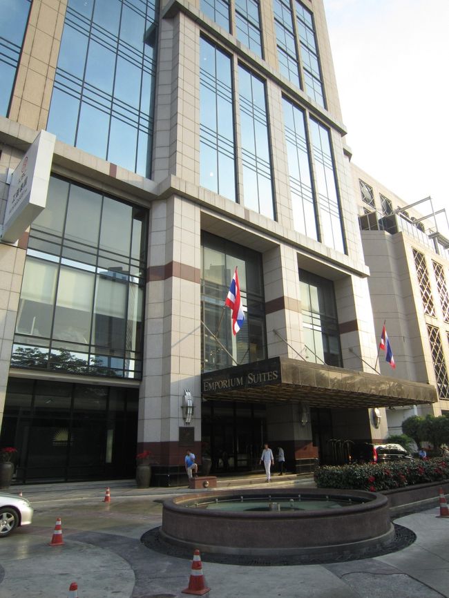 向かった先はプロンポン駅に直結した「エンポリウム・スイーツ」。サービスアパートメントだ。