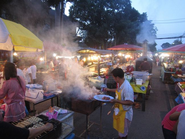 この夜はここで買い込み夕食をすませることにした。