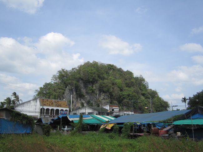 また町のすぐそばにも奇岩があったりして独特の雰囲気がある町だ。