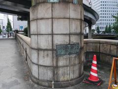 常盤橋まで歩きました。
この橋・・・記憶に間違いがなければ、「麒麟の翼」に出てこなかったっけ？とパパとトーク。出てきた出てきた！とパパが嬉しそうに答えます！パパは・・・阿部ちゃん（阿部寛さん）が大好き！とはいえ、この役の阿部ちゃんが好きなわけではなく、トリックとか結婚できない男とかちょっと癖のある役柄がお好みだそうで。。。（笑）