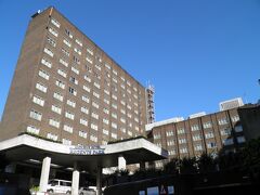 6時半起床。昨夜買っておいたクロワッサンを朝食代わりにして、7:35ホテルを出発。