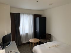 ホテルに戻り、一旦休憩。旭川トーヨーホテルに1泊しました。
駐車場はホテルの裏に3か所ほどあり、1泊800円で出し入れ自由でした。