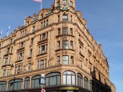 17:20に自然史博物館を出発し、通り道にハロッズがあったので、少し立ち寄る。