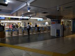 朝6:20ごろの東京駅新幹線乗換口ですが、ガラガラですね。コロナの前はたくさん人がいたのに。