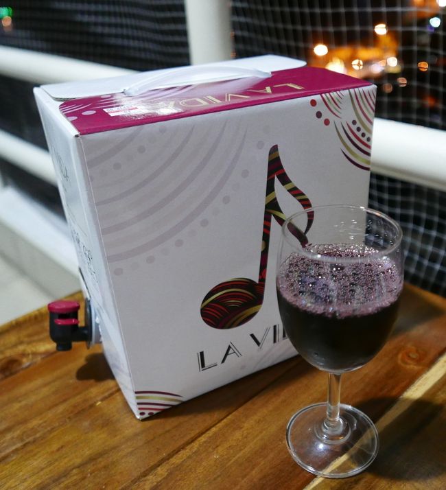 5L入りのワイン見つけました．．．値段は995Bで安い、しかし良く見るとアルコール度数が10度と低い。<br />試しに買って飲んでみた次回買うか、今の所、微妙です。