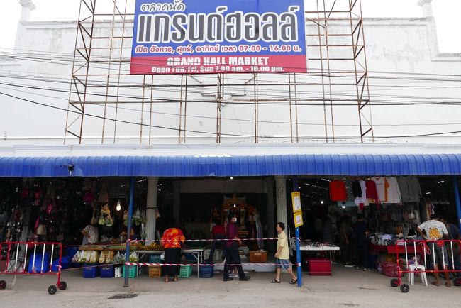 一方、上記前の古着売り場はこの日は大勢の人が来ていましたね．．．不況になれば古着が売れる。