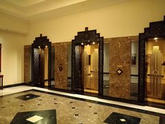 ツアーでマリオットアソシアでの朝食券も付いているのでもちろんマリオットで朝食いただきます。エレベーターホールがかなりゴージャスですね。