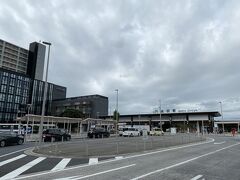 すぐそばにはJRの成田駅もありました。
こちらの方が作りが豪華でした。