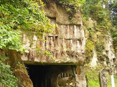 納骨や供養のための洞窟群。
鎌倉時代から江戸時代にかけて造営されたそう。