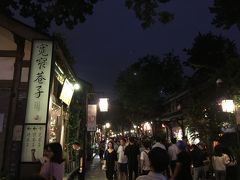 その後、老街に繰り出して夜の街を見学、楽しみました。