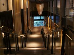 【リッツカールトン】
お次は私の希望で、ランチです。