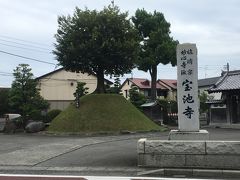 反対側に宝池寺がありました。