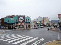 そして函館駅前で下車。函館名物のあるものを食べようと、函館朝市へ～