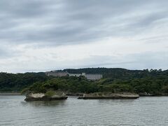 松島湾に点在する小島が早速見えてきます。
右が伊勢島、左が小町島。