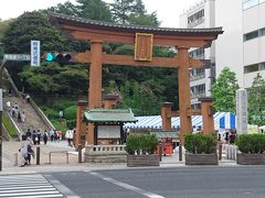 時間つぶしでメガドンキホーテの向かいにある二荒山神社に行ってみましょう。