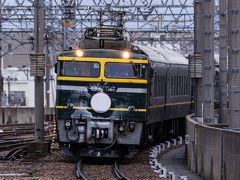 富山に移動する前に金沢駅で電車を撮影していると、トワイライトエクスプレスが雪のため大幅に遅れて入線。ヘッドマークも雪で見えません。