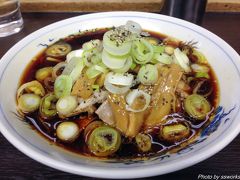 ランチは富山ブラックをということで、元祖西町大喜さんへ
想像以上の黒さでしたが、お味もかなりしょっぱい感じですが、麺をすすればスープが絡んでおいしく頂きました。
