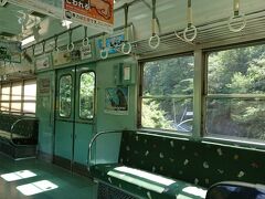 ほとんど貸切の車両。駅は神戸電鉄有馬線の有馬温泉駅。太閤橋から徒歩５分です。