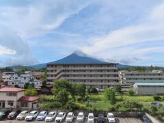 ホテルの部屋から見る富士山