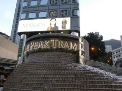 そしてピークトラム、超笑える。坂が急すぎて、みんな床に対して30度くらいになってんの！