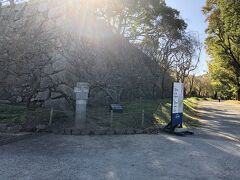 本日は福岡の街を散策します。
まずはホテル近くでメルチャリをピックアップ！
福岡城に向かいます。
