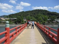 朝霧橋を渡ります。
