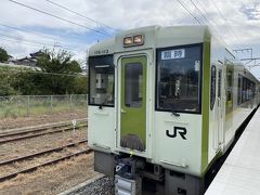 小淵沢駅から清里駅まで小海線に乗りました。進行方向右側に座ったら富士山が見えました。