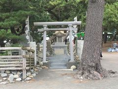 「羽車神社」
砂浜に小さな神社がありました。