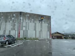 【輪島キリコ会館】

※入館料（未就学の児童は無料）
　　　　　 　 個人	　　   団体 	障がい者手帳をお持ちの方
一般	　　  　630円        　450円	  　　　450円
高校生	　480円	　　370円	  　　　370円
小・中学生	　370円	　　320円	  　　　320円

営業時間　：8:00~17:00
休  館  日  ：年中無休