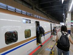 【2020年9月19日】
　旅行の初日、最初の行き先は福井です。大宮6時42分発の新幹線かがやき501号で終点の金沢を目指します。
　四連休初日の土曜日となのでコロナウィルスの問題がある一方でGO TO トラベルキャンペーンもあり混雑するのかどうかわからず指定席券を早めに取っておいたのですが、実際に新幹線の車内はほぼ満席でした。
