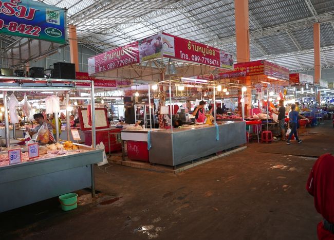 21日　ラッタナーコーン市場で買い物。
