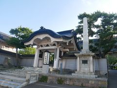 カール・レイモン歴史展示館のすぐ向かいはさっきも見かけた東本願寺函館別院。
が、気軽には入れる感じでもないのでここは外から見ただけ。