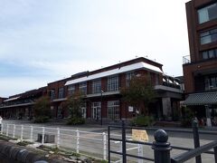 隣にある『MARINE & WALK YOKOHAMA』へ。
こじんまりとしたモールですが雰囲気の良いおしゃれなお店が並んでいます。
