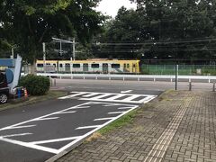 稲荷山公園駅は西武池袋線の武蔵藤沢駅と入間市駅の間にあります。
入間市駅に近接していて、自衛隊の入間基地のお祭りがある11月3日には
凄く混み合ってごった返すが、その日以外は休祭日には稲荷山公園に来る人で多少混みますが、
平日は入間基地があり住宅は少ないので少ない。