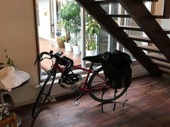 白老のホステル　haku hostel + cafe bar。
自転車を中に置かせてもらった。