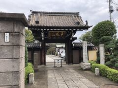 平塚神社の別当寺だった城官寺。
平塚神社の参道横に建っています。