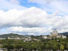 天気予報から砥峰高原は2日目に行くことにして、まずは姫路城を見に。