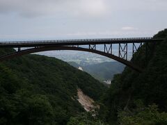 千葉を早朝に出発、東北道で北上、福島西インターを降り昔は有料道路であったであろう磐梯吾妻スカイラインで吾妻小富士を目指します。(今は無料)
写真は途中にあった不動沢橋。かなり標高が高いところにやってきました。