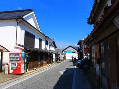 豆田町エリアに到着。先に「いた屋本家」であゆ釜めしを注文してから街歩き開始。