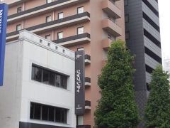 その飲み屋街の西側を、岐阜駅から北へ伸びる、金華橋通りを、ちょっと行ったところに、宿泊する「ABホテル」があった。
大浴場がある。料金も安い。