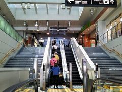 ホテルに戻る前に駅ナカをぶらぶらした。以前に比べて綺麗な駅になっていた。
【了】