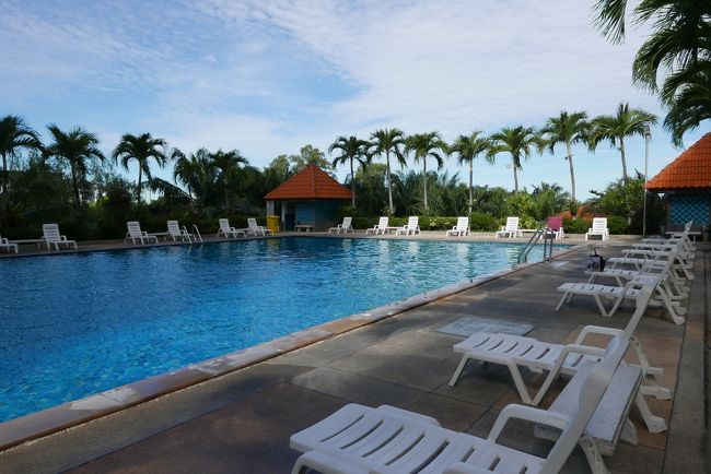 25日　一休住まいのビュタレーコンドミニアム3階のプールサイド